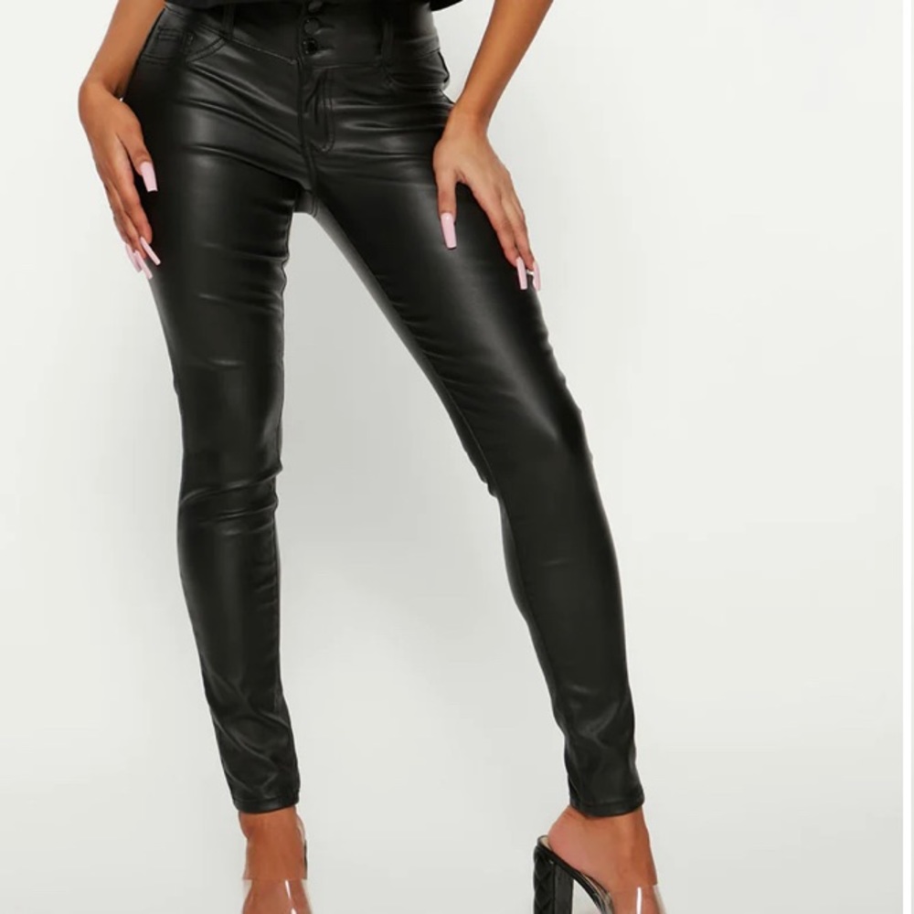 Second skin vegan leather leggings
